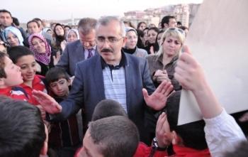 Merkeze alınan Mardin Valisi Duruer'e duygusal karşılama