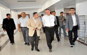 Dr. Zeynel Abidin Erdem Midyat'ta temaslarda bulundu