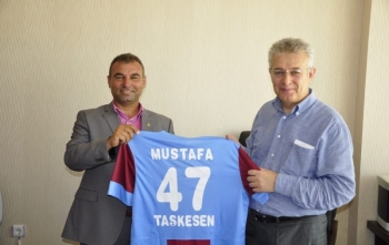 Vali Taşkesen'e Trabzonspor forması