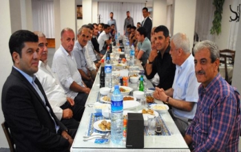 Mardinspor ile Cizrespor yöneticileri dayanışma yemeğinde