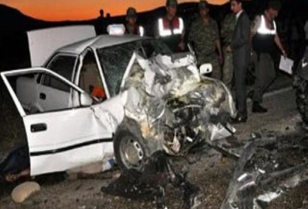 Otomobil Şarampole Devrildi: 1 Ölü, 4 Yaralı