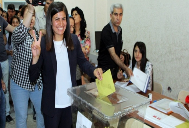 Enise Güneyli oyunu Nusaybin'de kullandı