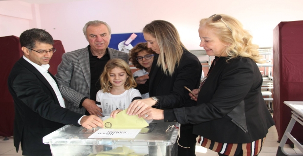 Bölünmez Ailesi sandık başında