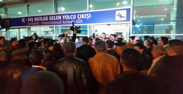 Cemal Sincar'ı Mardin'de sevenleri karşıladı