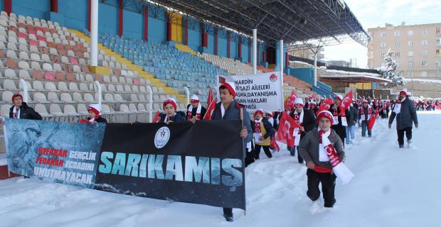 Sarıkamış şehitlerini anmak için KAR'da yürüdüler