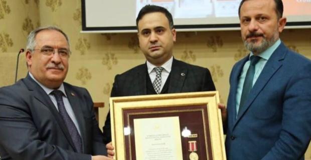 Mardinli Savcı Çelik'e Devlet Övünç Madalyası