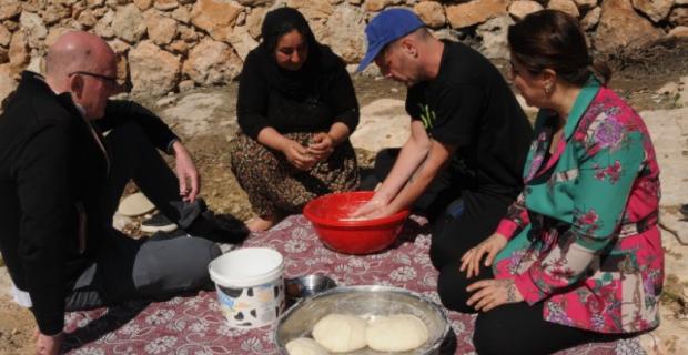 Dünyaca ünlü şefler, Mardin'de tandır ekmeği yaptı