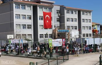 Ekmek israfına dikkat çekmek için kermes açtılar