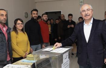 Mardin'de oy kullanma işlemi sürüyor