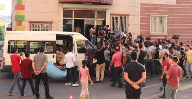 HDP il binasında battaniye gerginliği: Siyasi parti içerisinde battaniyenin ne işi var?