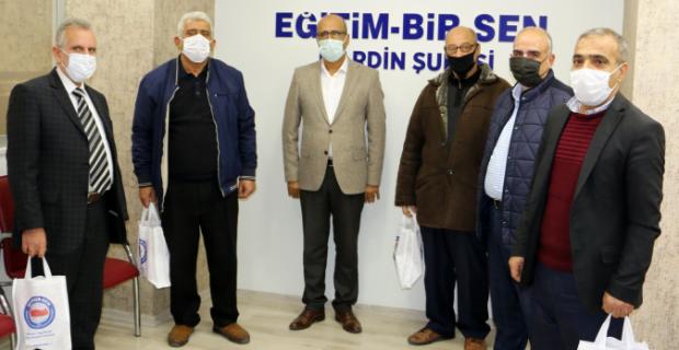 Eğitim Bir-Sen Emekçi Öğretmenleri Unutmadı