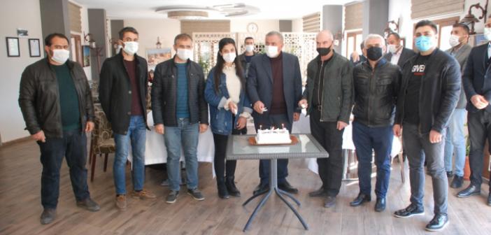 Başkan Şahin, Gazeteciler Gününü Pasta Keserek Kutladı