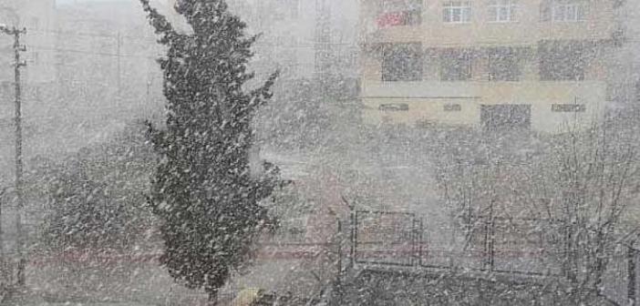 Mardin'de beklenen kar yağışı başladı