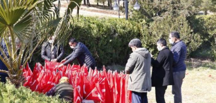 Gara şehidi Vedat Kaya'nın kabrini ziyaret ettiler