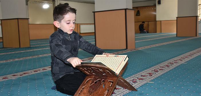 Abdulselam 4 Yaşında Kuran-ı Kerim'i Hatmetti