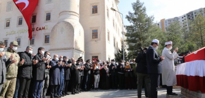 Kürtçe ağıtlar ve gözyaşları arasında toprağa verildi