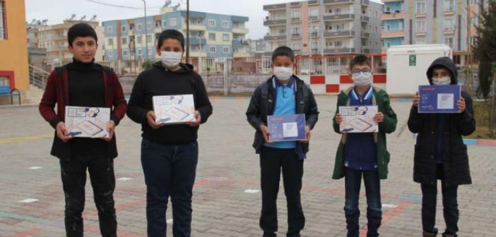 Mardin'de Öğrencilere Tablet Dağıtıldı