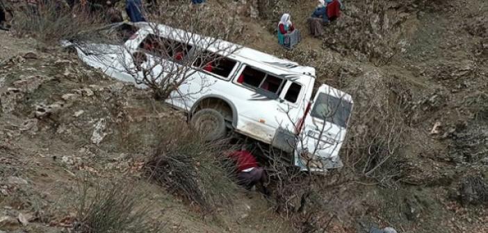 Batman'da öğrenci servisi uçuruma yuvarlandı: 2 ölü, 27 yaralı