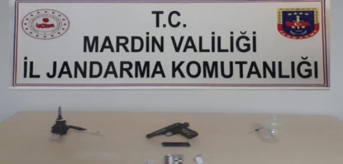 Mardin'de ruhsatsız tabanca ve uyuşturucu ele geçirildi