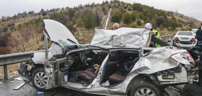 Ankara-İstanbul otobanında dolu yağışı yüzünden zincirleme kaza: 4 ölü, 5 yaralı