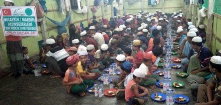 Nusaybinli hayırseverler Arakan Kamplarına iftar gönderdi