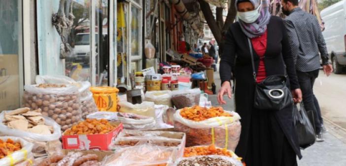 Ramazan alışverişine çıkan halk pahalılıktan şikayetçi