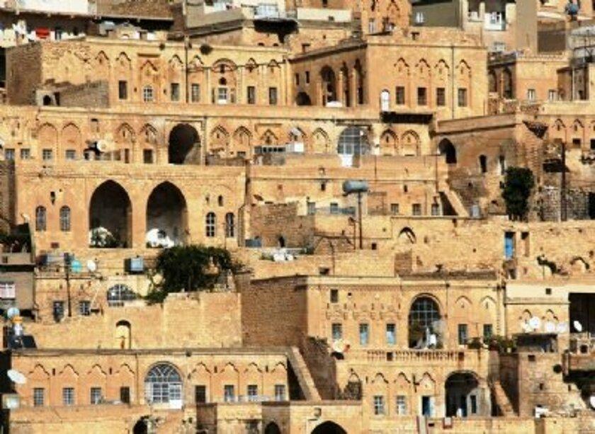 Mardin Evleri Neyden Yapılır? Mardin Evlerinin Tarihi ve Özellikleri Nedir? Mardin  Evleri Hangi Taştan Yapılır?