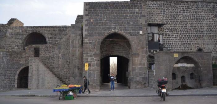 Tarihi Mardinkapı restore edildi