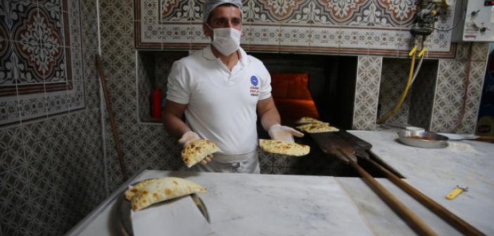 Tescilli lezzet "Sembusek" paket servisle iftar sofralarına ulaştırılıyor
