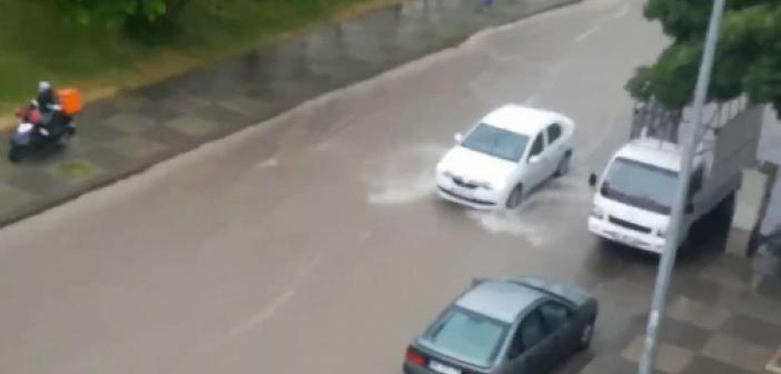 Ankara'da aşırı yağışlar su baskınlarına neden oldu