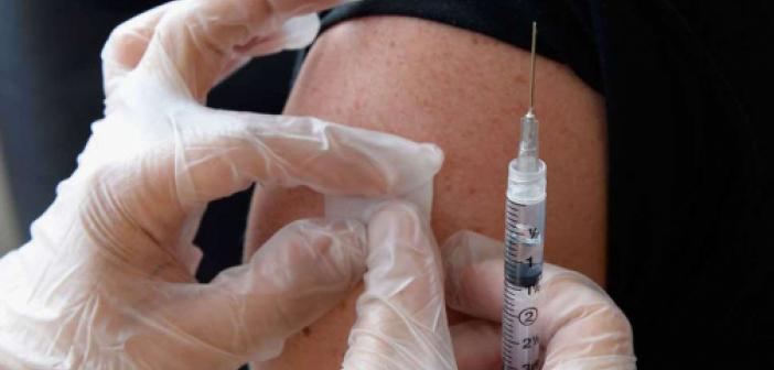 Bir günde 455 binden fazla kişi Covid-19 aşısı yaptırdı