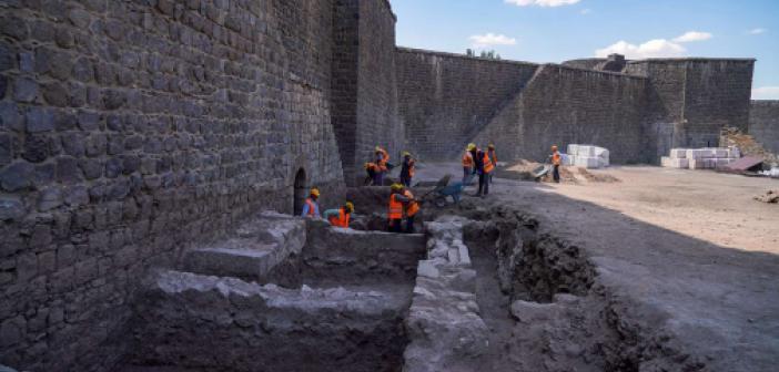 ​Diyarbakır Surları'nda 3 burcun kapısı ortaya çıkarıldı