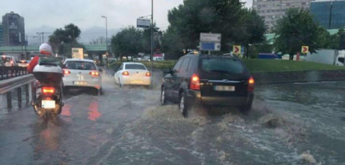 İstanbul'da aşırı yağışlar su baskınlarına neden oldu