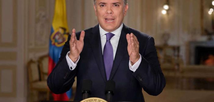 Kolombiya Devlet Başkanı Ivan Duque'nin helikopterine ateş açıldı
