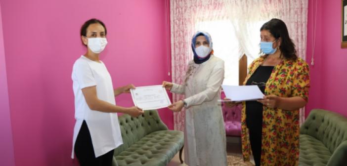 Mardin’de kadın kursiyerler sertifikalarını aldı
