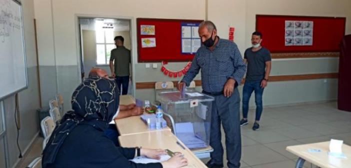 Muhtar veya ihtiyar heyeti seçimleri yapılıyor