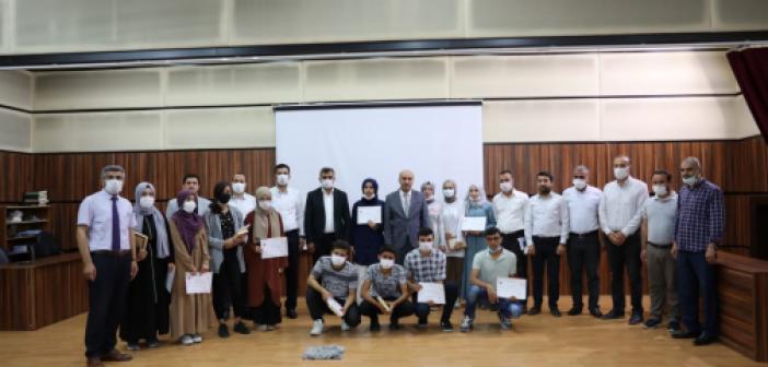 Osmanlıca öğrenen öğrencilere sertifikaları verildi