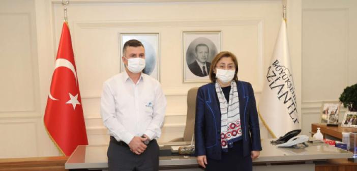 Rahatsızlanan yolcusunu otobüsle hastaneye götüren otobüs şoförü ödüllendirildi