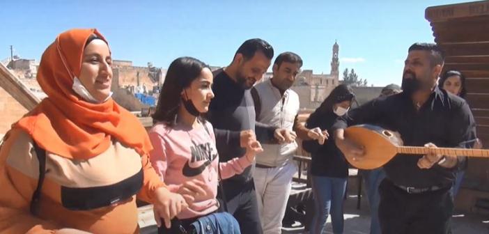 Turistlere 3 Dilden Müzikli Karşılama
