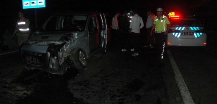 Aynı istikamette seyir halindeki araçlar kaza yaptı: 2 yaralı