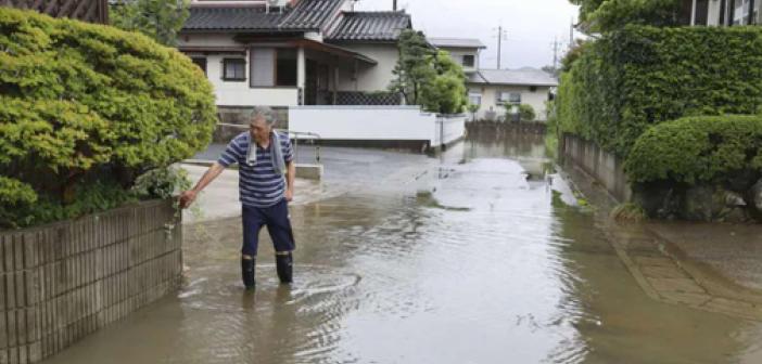 Japonya'da yaklaşık 330 bin kişi tahliye edilecek