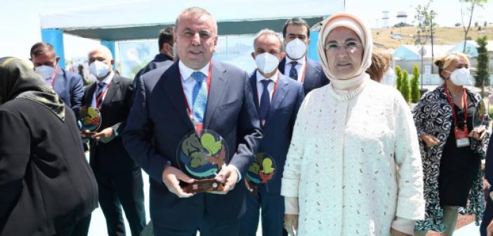 Şahin, Ödülünü Erdoğan'ın elinden aldı