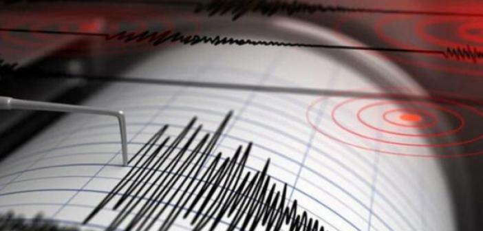 Son Dakika! İzmir'in Karaburun ilçesi açıklarında 4.2 büyüklüğünde deprem meydana geldi