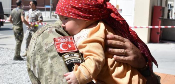 Afgan bebeğe Türk askeri şefkati