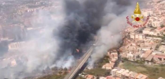 İtalya’da tatilciler yangın nedeniyle tahliye edildi