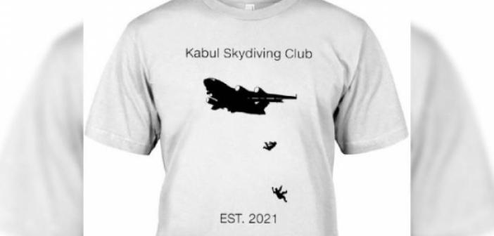Kabil'deki tahliye skandalında uçaktan düşen Afganları ABD'de tişört yaptılar