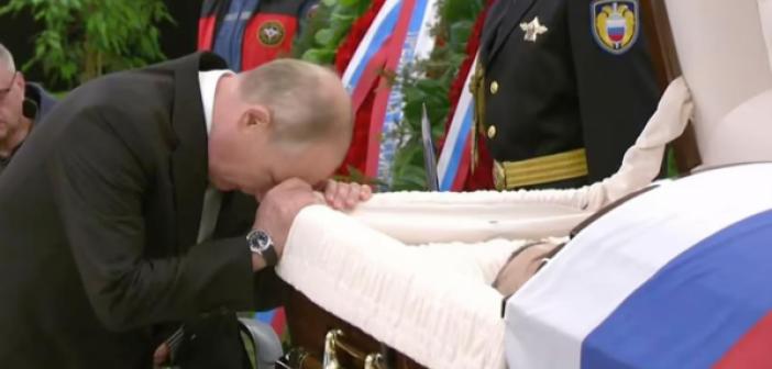 Putin'den çalışma arkadaşına duygusal veda! Tabutun üzerine kapanıp gözyaşı döktü