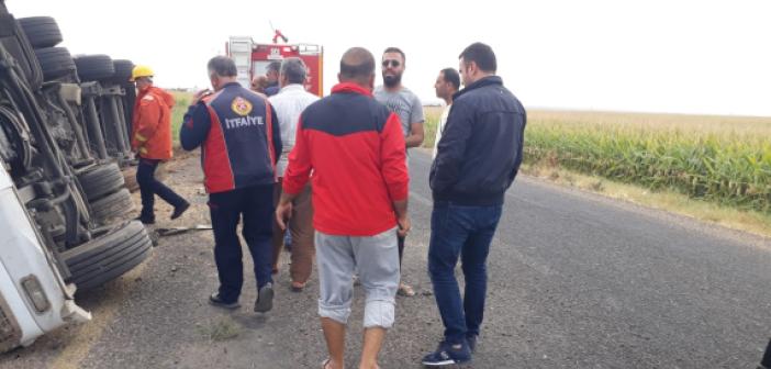 Mardin'de tırın devrilmesi sonucu 1 kişi yaralandı