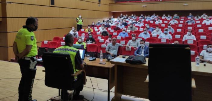 Midyat'ta okul servis araçlarının şoförlerine yönelik eğitim semineri düzenlendi