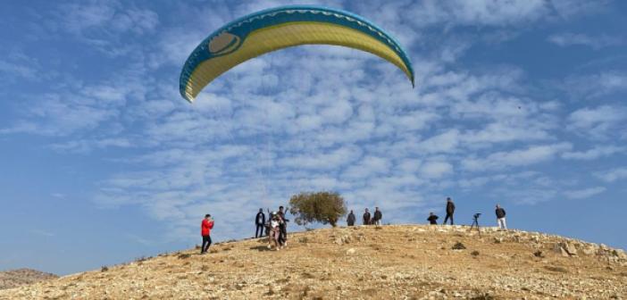 Mardin'de yamaç paraşütü festivali